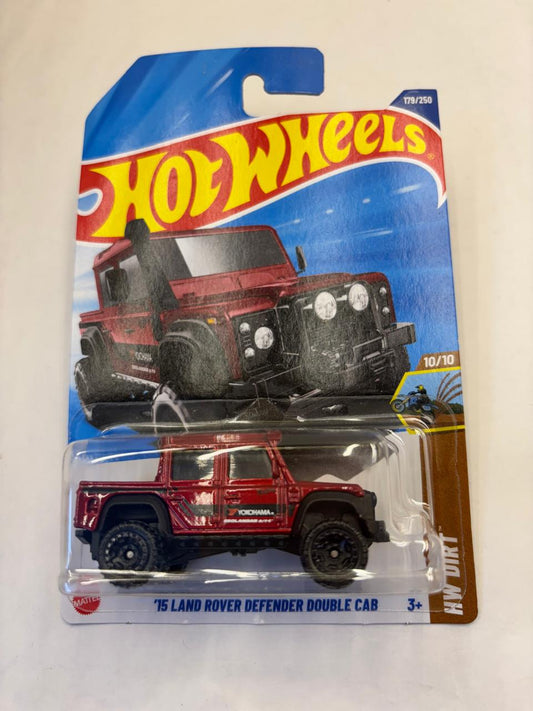 HotWheels 2017 HW Dirt – 15 Land Rover Defender Double Cab (Mainline).